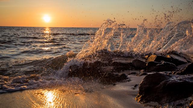 Sunset Mayotte Coucher De Soleil Lagon Choizil Vague Eclaboussure Eau Sable Plage 8036 Original