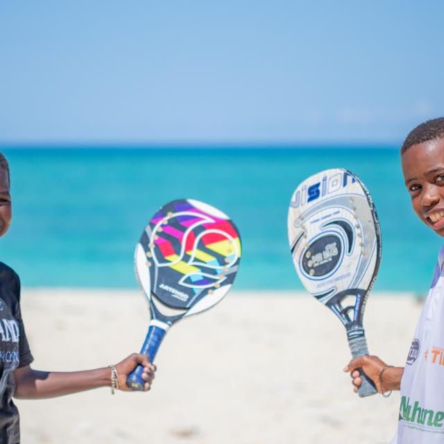 Beach Tennis Mayotte Ilot De Sable Blanc Joueurs Sport Lagon Sable 9453 Original (1)