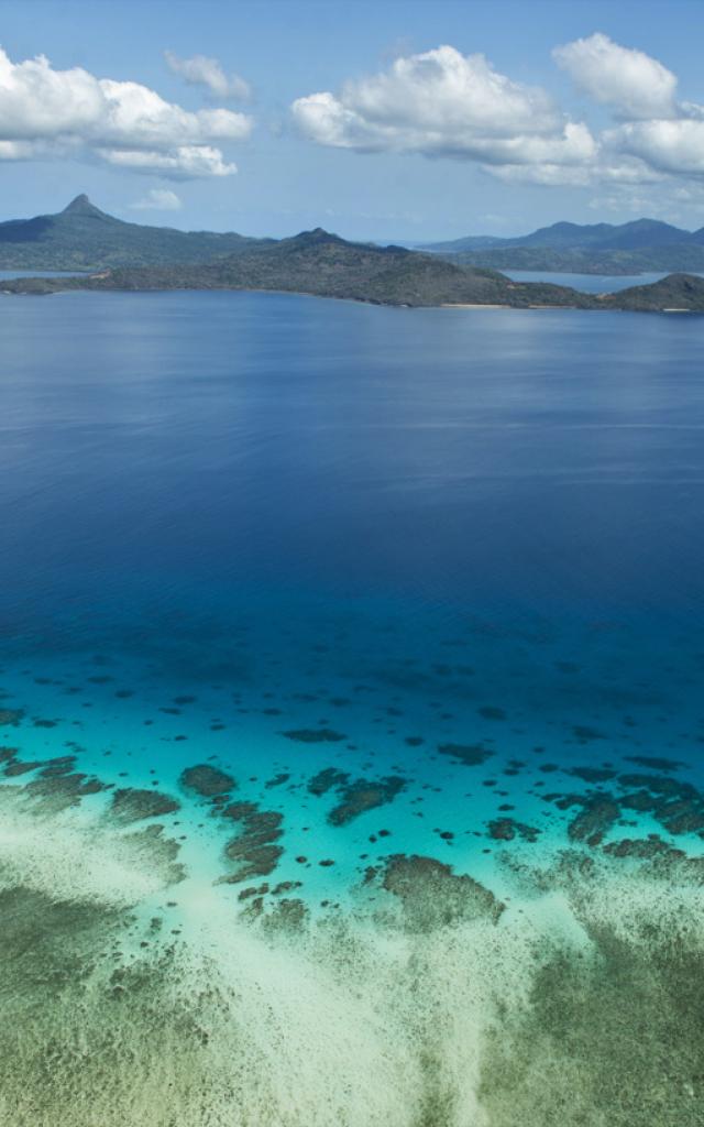 Vue aérienne du lagon de Mayotte, un attrait majeur de la destination